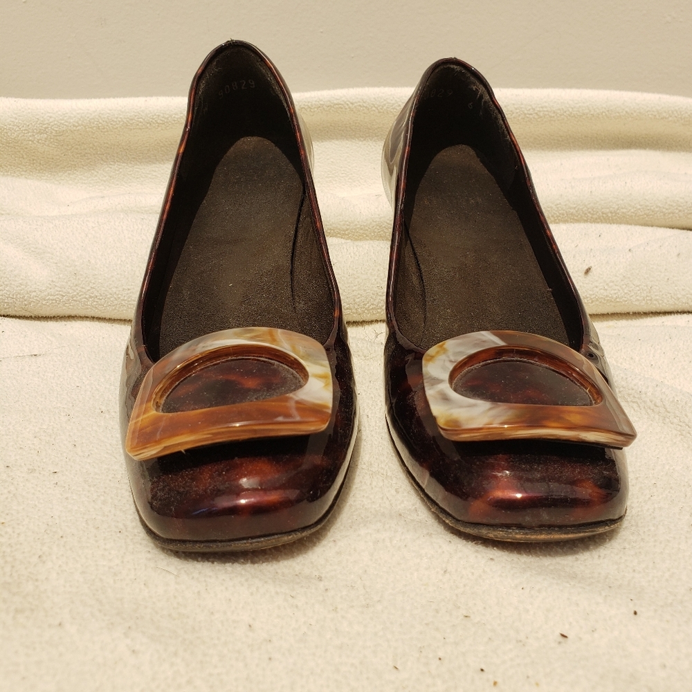 Stuart Weitzman kitten heels 👠